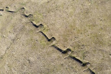 eski drenaj hendek meaow su için. Havadan görünümü