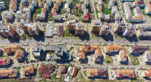 Luchtfoto Van Auto Rijden Het Stadsverkeer Piatra Neamt Roemenië — Stockfoto