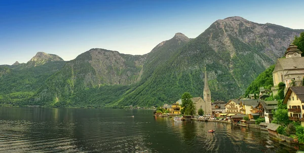 Panorama van de Hallstatt stad en meer in Oostenrijk — Stockfoto