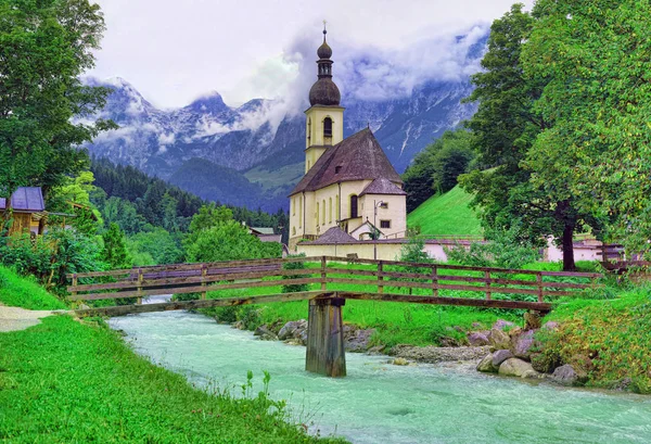 Ramsau Kyrkan Och Floden Tyskland Alperna Vackra Landskap — Stockfoto