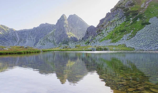 Piękne Jezioro Parku Narodowego Retezat Rumunia — Zdjęcie stockowe