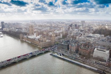 London City. Big Ben'e ve Thames Nehri ile havadan görünümü