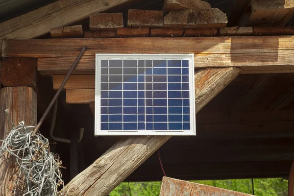 Small Solar Panel Home — Stock Photo, Image