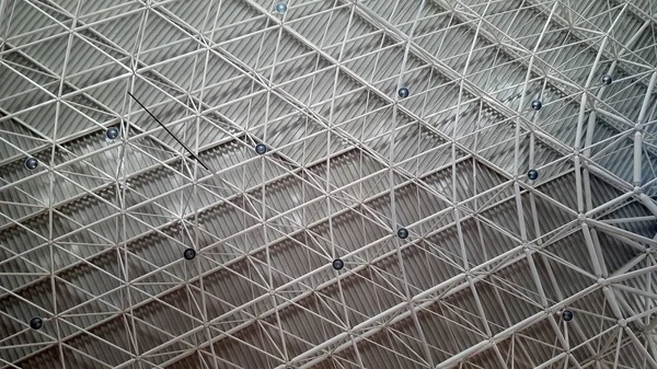 近代的なショッピング センターやモールの天井 — ストック写真