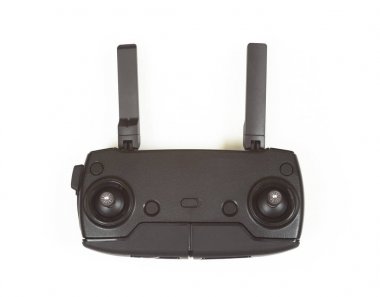 beyaz izole quadcopter drone için uzaktan kumanda