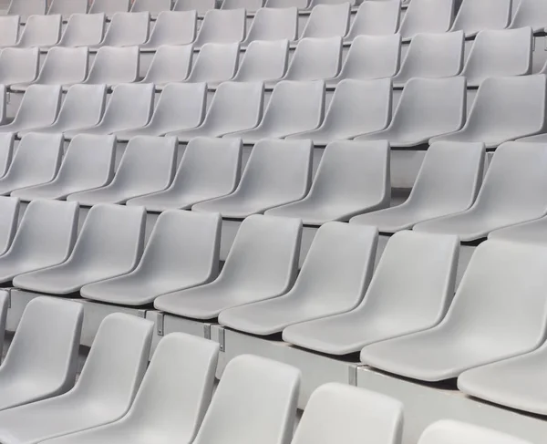 Stühle in einer Halle oder einem Stadion — Stockfoto