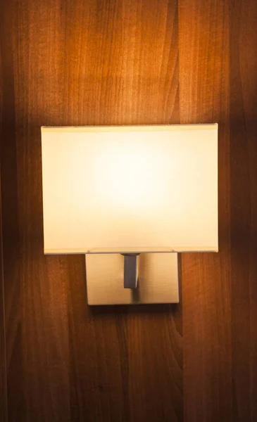 Romantiska Ljus Från Ett Hotell Vertikala Foto — Stockfoto