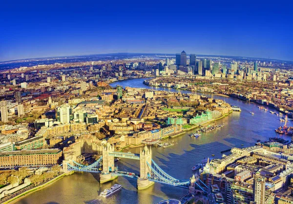 Londres, vista aérea com Tower Bridge e rio Tamisa — Fotografia de Stock