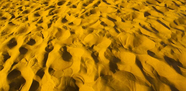 在沙漠沙子的脚轨道 — 图库照片