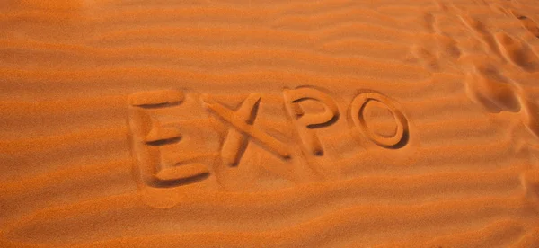 Texto Expo 2020 Para Dubai Conceito Escrito Areia Deserto — Fotografia de Stock