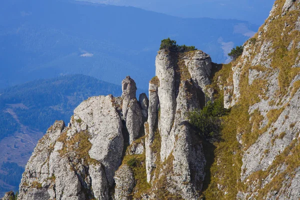 チェラウ山の風景にある岩 — ストック写真