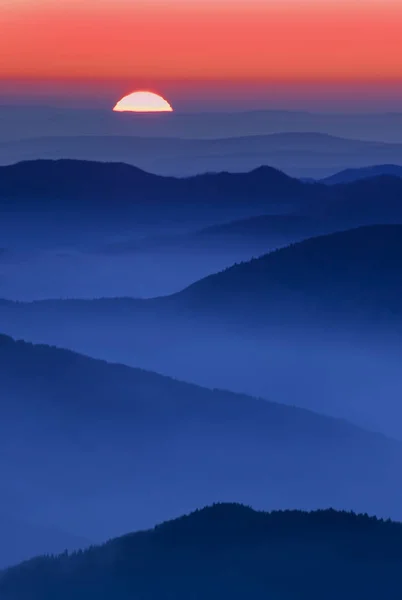 山中日落的景象 罗马尼亚Ceahlau — 图库照片
