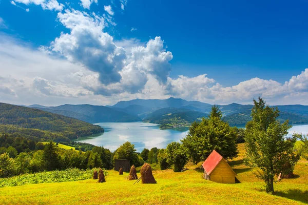 湖和山风景 喀尔巴阡山 罗马尼亚 — 图库照片