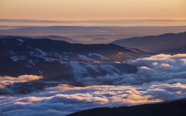 Zonsopgang Boven Bergen Ceahlau Piatra Neamt Roemenië — Stockfoto