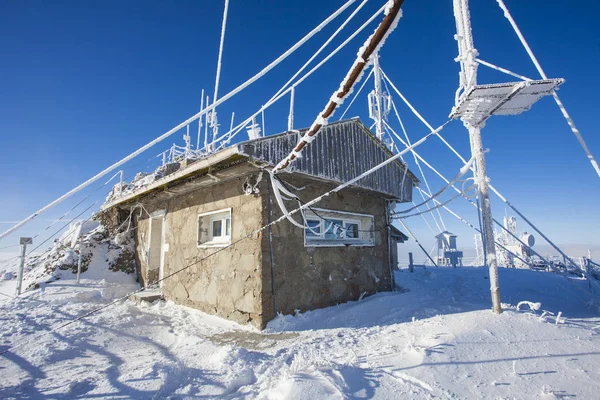 Estación Meteorológica Paisaje Invernal Ceahlau Rumanía — Foto de Stock