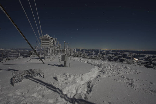 Weather Station Night Winter Landscape Ceahlau Romania — Stock Photo, Image
