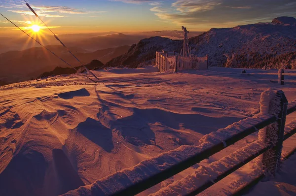 Pôr Sol Inverno Estação Meteorológica Ceahlau Roménia — Fotografia de Stock
