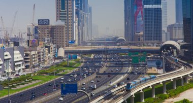 Dubai, Birleşik Arap Emirlikleri - 25 Eylül 2018: Zayed road Dubai şehir merkezinde, Birleşik Arap Emirlikleri