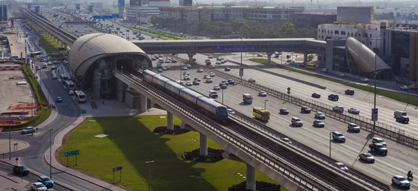 阿拉伯联合酋长国 2018年9月24日 迪拜市中心的现代地铁交通 — 图库照片