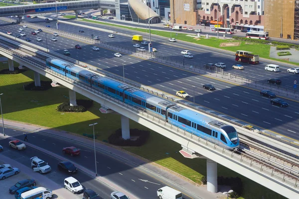 2018年9月25日 迪拜市中心的现代地铁交通 — 图库照片