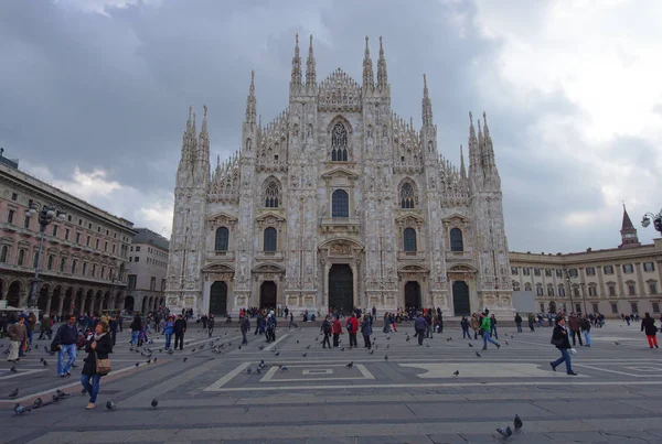 Milaan Italië Maart 2012 Beroemde Koepel Van Milaan Kathedraal Met — Stockfoto
