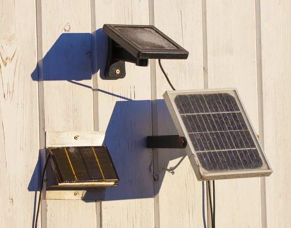 Eingefrorene Sonnenkollektoren Auf Haus Winter — Stockfoto