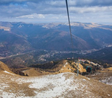 Romanya 'nın Bucegi dağındaki Sinaia teleferiği