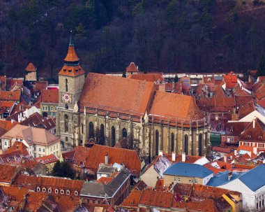 Brasov 'un eski şehri Transilvanya' daki Siyah Kilise. Romanya