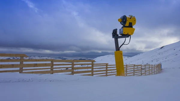 Snow Canon Winter Mountain Ski Slope Roménia — Fotografia de Stock