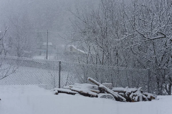 Scena Invernale Nel Paesaggio Rurale Nevicando Nel Villaggio — Foto Stock