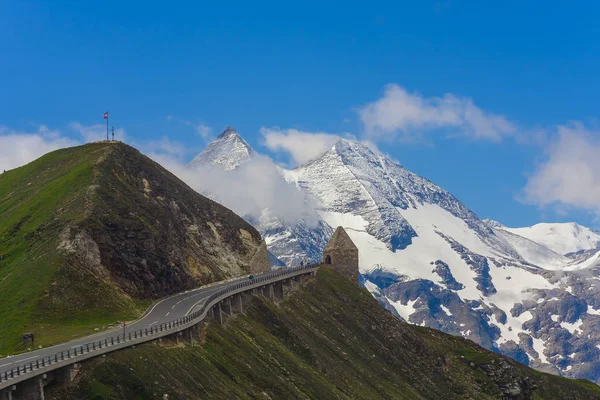 Alpejski Szczyt Tle Błękitnego Nieba Przełęcz Grossglockner Austria — Zdjęcie stockowe