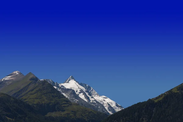 Avusturya Daki Grossglockner Dağı Nın Alp Zirvesi Metnin Için Mavi — Stok fotoğraf