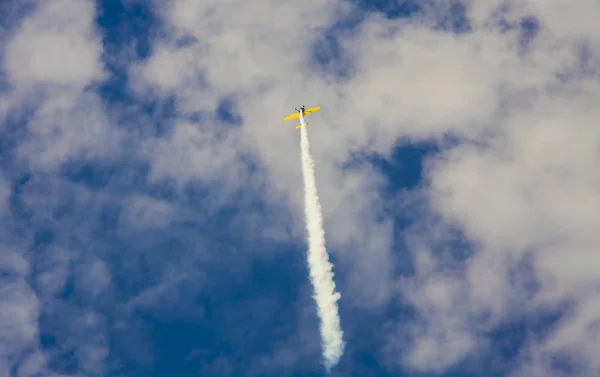 Airplane Making Smoke Stunts Air — Stock Photo, Image