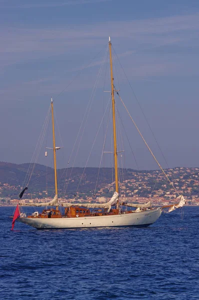 Zeilboot Zee Met Blauwe Lucht — Stockfoto
