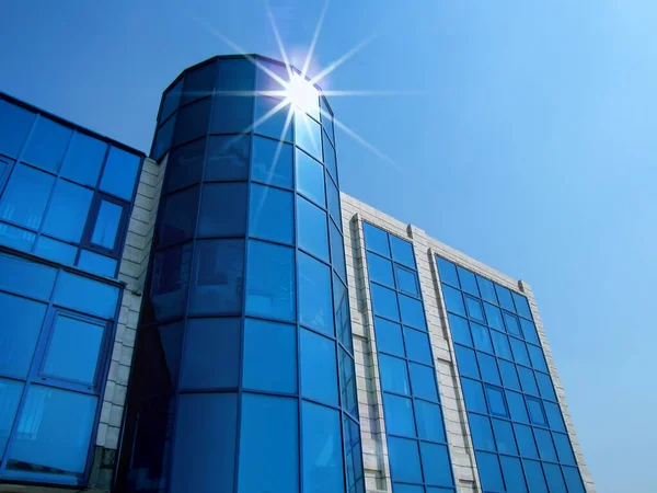 Moderní Kancelářská Budova Slunci — Stock fotografie