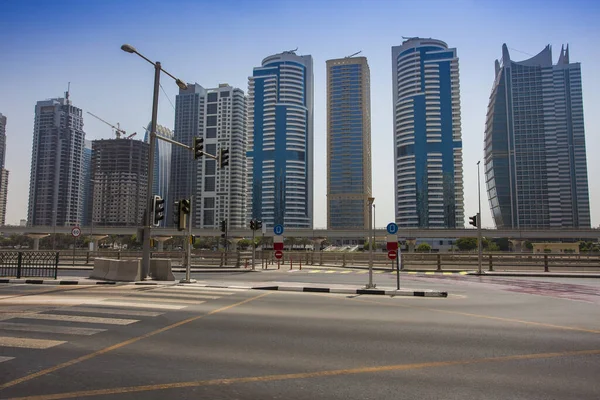 Intersección Calle Vacía Ciudad Dubai Emiratos Árabes Unidos — Foto de Stock
