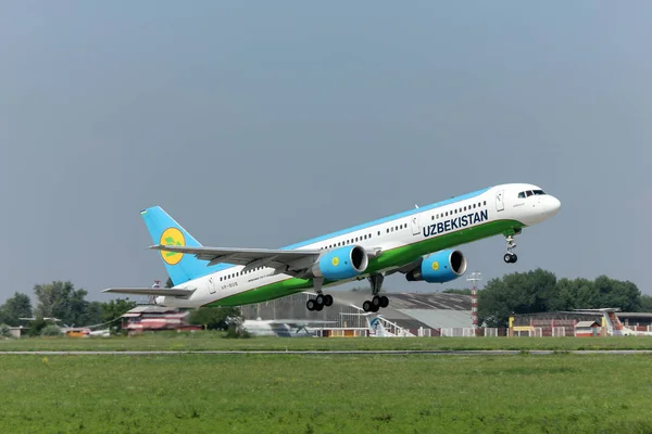 Güzel kalkış Boeing 757
