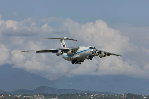 The plane takes off from Sochi — Stock Photo, Image