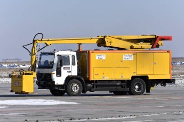 Havaalanı makine bir uçak, Rostov-on-Don, Rusya hizmet vermektedir., 