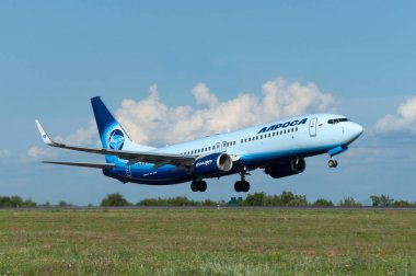 Kalkış uçak Boeing 737, Rostov-on-Don, Rusya, 15 Haziran 2015'in