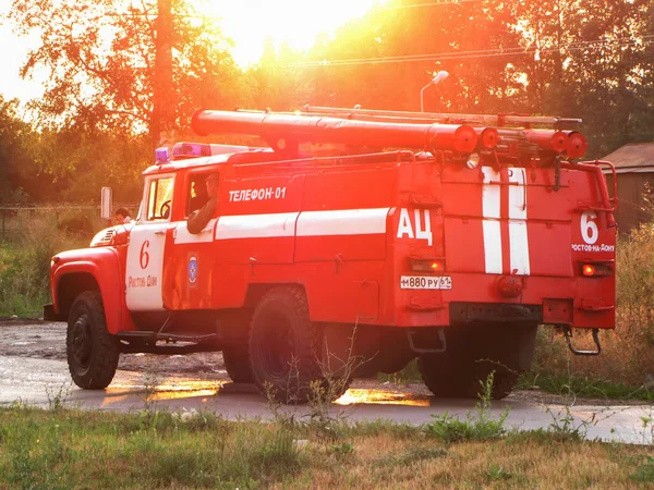 Il vecchio camion dei pompieri, Rostov-sul-Don, Russia, 22 luglio 2009 . — Foto Stock