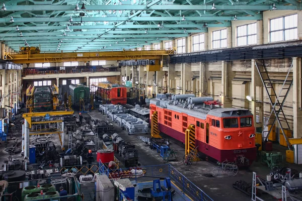 Repair of locomotives, the city of Kamenolomni, Russia, April 20, 2011 — Stock Photo, Image