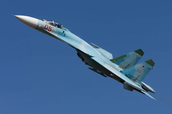 Avcı uçağı Su-27, gösteri uçuşlar, Krasnodar, Rusya Federasyonu, 19 Ağustos 2012