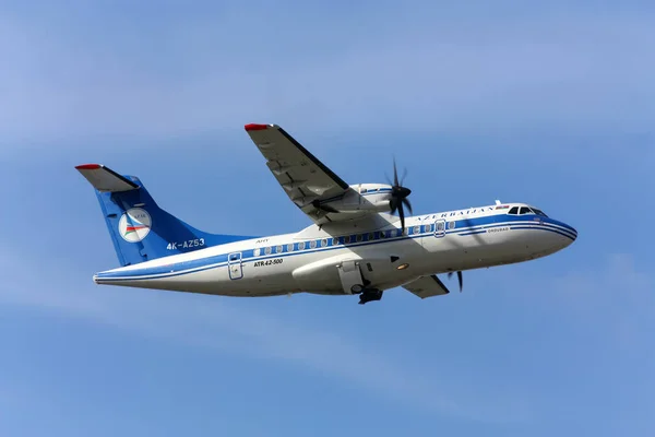 Uçak Atr42 Havayolları Azal Rostov-on-Don, Rusya Federasyonu, 29 Ekim 2010 alır