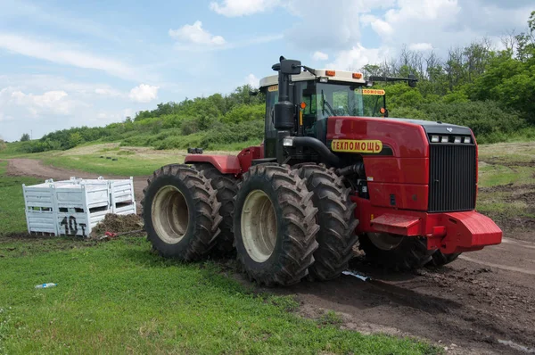 Traktör sürücüleri için kargo 10 ton, Don-25, Rostov-on-Don, Rusya, 4 Haziran 2016 Çekme Yarışması