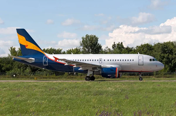 Belgili tanımlık başlamak, Rostov-on-Don, Rusya, 15 Temmuz 2015 A319 rulo