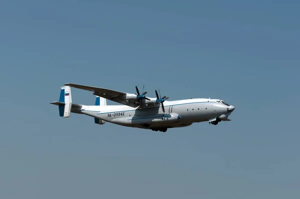 Heavy transport aircraft An-22A Antey, Rostov-on-Don, Russia, August 26, 2012 — Stock Photo, Image