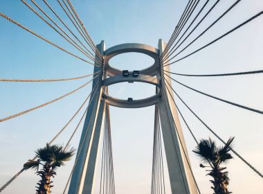 sıra dışı kentsel mimari. Asma köprü üst