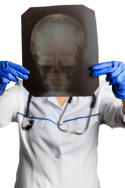 Läkare söker X-ray — Stockfoto