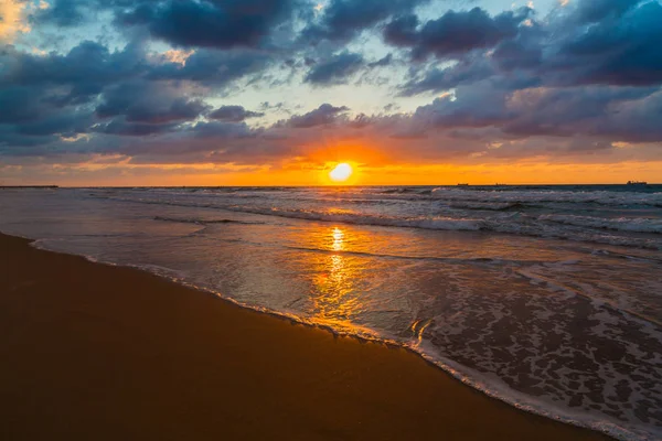 Sea waves on the sunset background — Stock Photo, Image